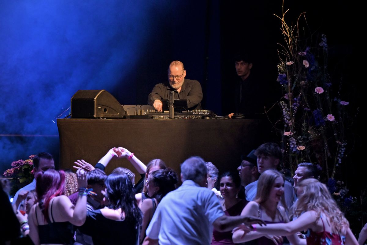 Platzhalter: DJ Sony bei einem großen Abiball